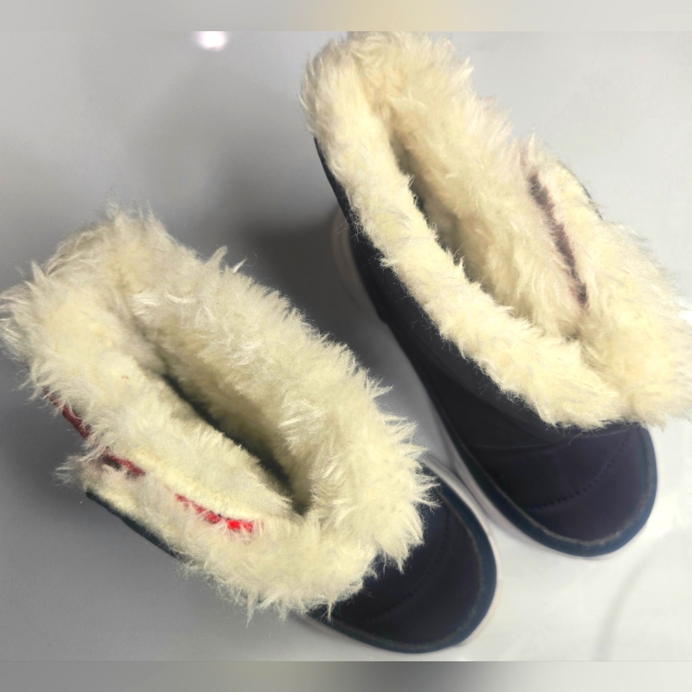 Size 5 Boys Snow Boots - Picture 2 of 4